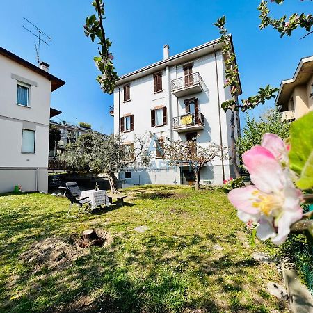 Ares Apartment - Vicino Al Lago Di Garda E Alla Stazione Treno Desenzano del Garda Eksteriør bilde