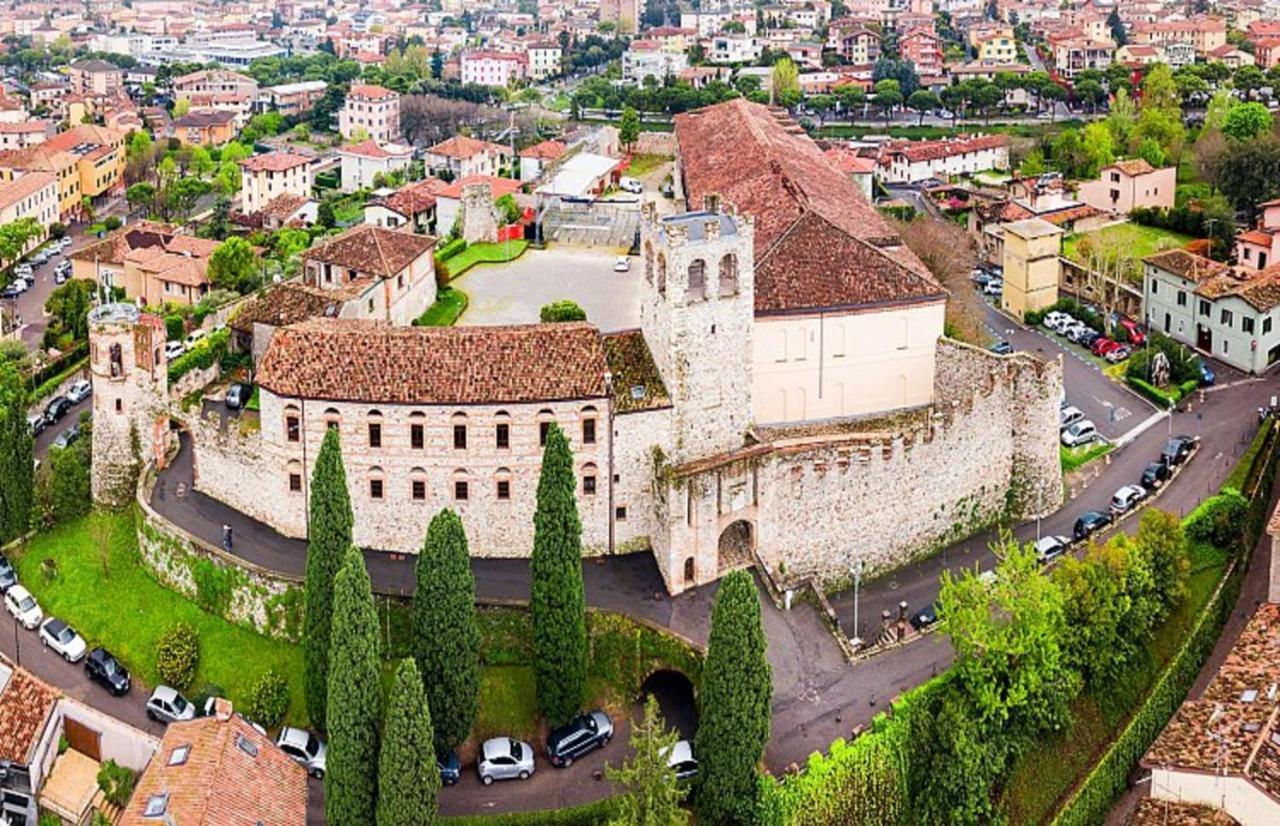 Ares Apartment - Vicino Al Lago Di Garda E Alla Stazione Treno Desenzano del Garda Eksteriør bilde